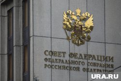 Овечкин вручил Валентине Матвиенко хоккейный свитер
