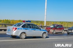 По сообщениям очевидцев, в автомобиль ДПС врезалась легковушка