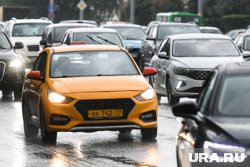 Из-за дождя в Кургане заказы такси увеличились на 200 процентов и задерживается доставка еды