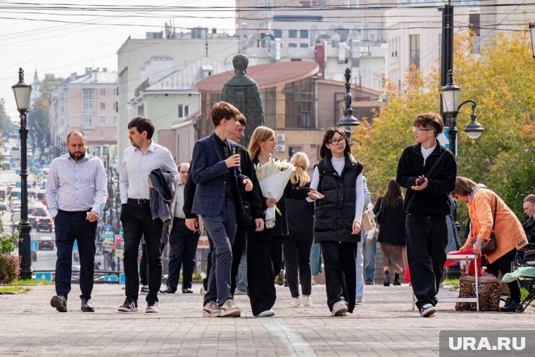 Тысячи подростков устроились на работу в ЯНАО на каникулах