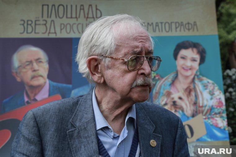 В 2006 году в посольстве Великобритании в Москве Василий Ливанов получил орден Британской империи пятой степени
