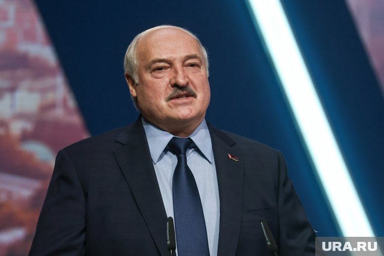 Белорусский лидер Лукашенко взял с собой на выборы шпица по кличке Умка