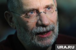 Книги Акунина возвращаются АСТ