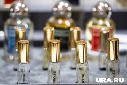 Мужчина пытался провезти 56 флаконов духов без декларации