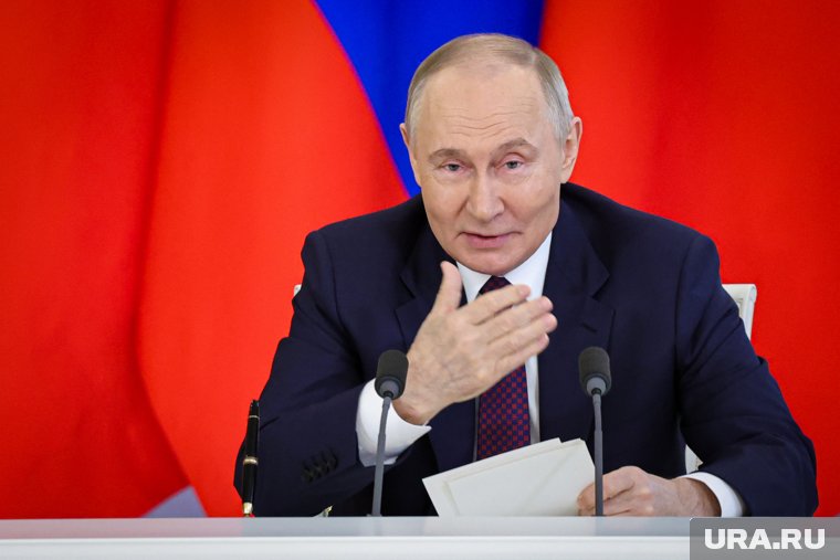 Путин отметил спортивную походку Роберта Фицо