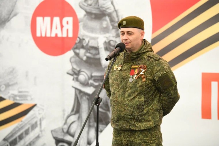 Участники СВО со сцены поблагодарили ветеранов Великой Отечественной и труженников тыла за стойкость