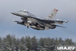 Истребитель F-16 имеет отличную маневренность
