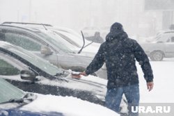 Салехард и другие города Ямала продолжают бороться со снежной стихией 