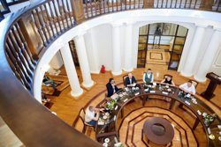 Премия «Твердые знаки» основана на исследовании интереса аудитории к местным событиям и брендам