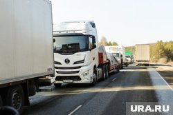 Из-за снега на челябинском участке М5 начались небольшие пробки