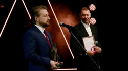 Павел Милюков (на фото - слева) ведет насыщенную концертную деятельностью на благо всей страны