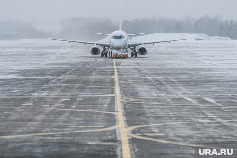 Вахтовик из Оренбурга не смог вылететь из Нового Уренгоя домой