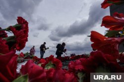Украинцы пытались символично отметить День Победы даже за границей, несмотря на риски административного правонарушения