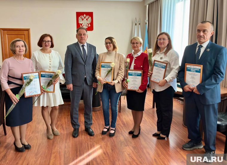 Мокан наградил учителей