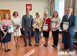 Мокан наградил учителей