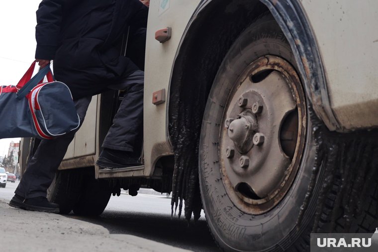 В Кургане в ДТП попали автобус и скорая помощь