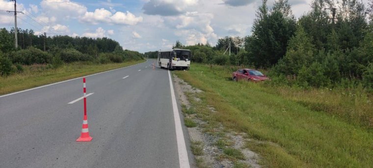 В ДТП пострадали водитель и две пассажирки легкового авто