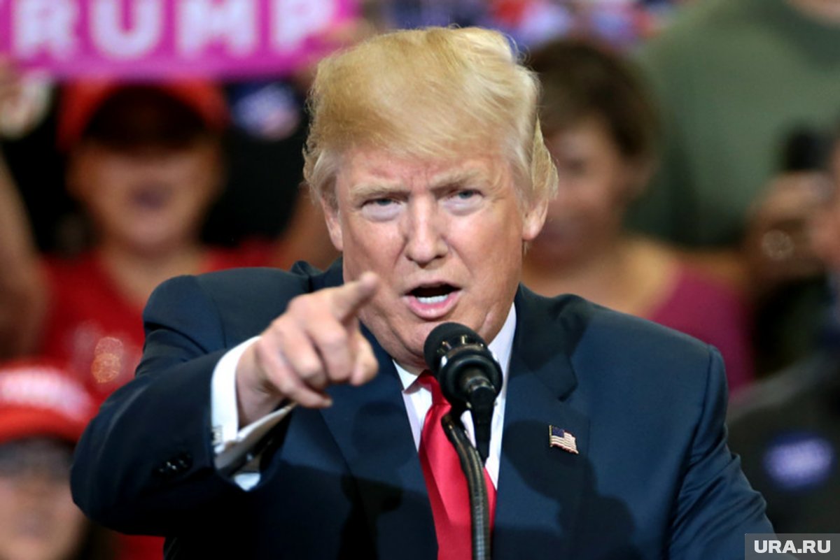Президент США Дональд Трамп спешит завершить конфликт с Россией, так как впереди большое противостояние с Китаем, считает политолог Алексей Зудин
