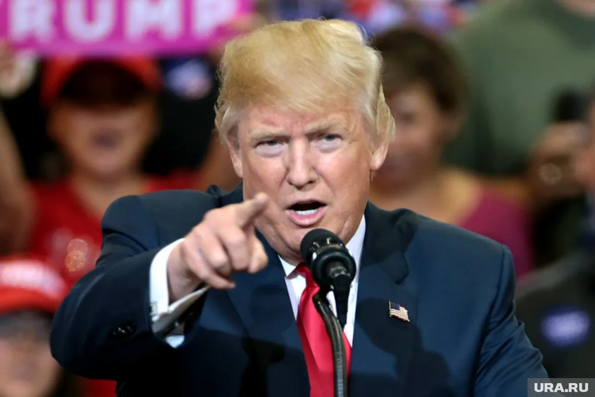 Президент США Дональд Трамп спешит завершить конфликт с Россией, так как впереди большое противостояние с Китаем, считает политолог Алексей Зудин
