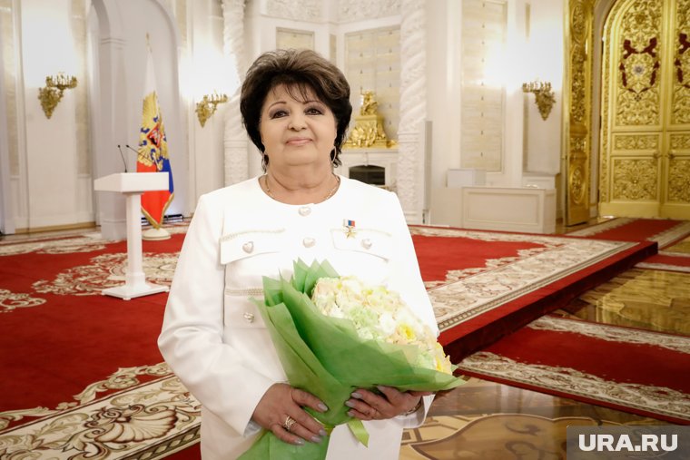 Для врача из Горловки Нелли Якуненко звезда Героя труда - награда всего ее коллектива, с 2014 года работающего под постоянными обстрелами