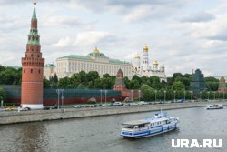 На месте падения обломков работают специалисты экстренных служб