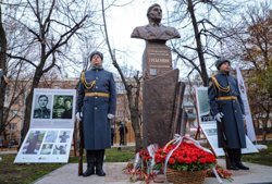 В Луганске установили памятник Кузьме Гребенникову