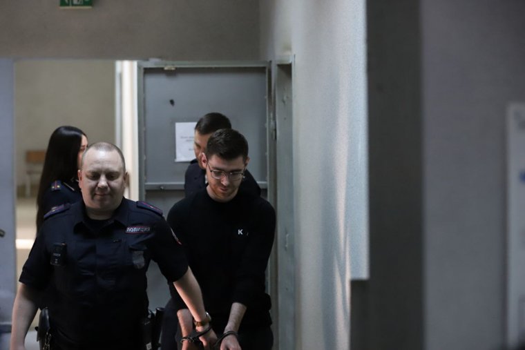 Скоро начнется заседание по делу Аллаярова