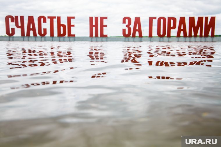 Арт-объект в Перми затопило