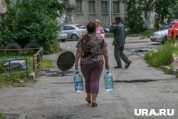 Жители дома на Гагарина, 49, ждут появления холодной воды