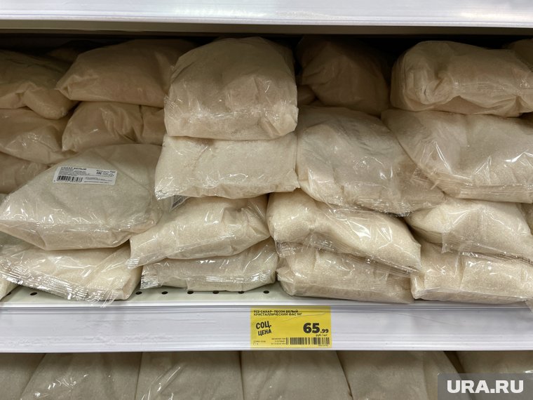 Стоимость сахара в магазинах Екатеринбурга варьируется от 60 до 69 рублей (архивное фото) 