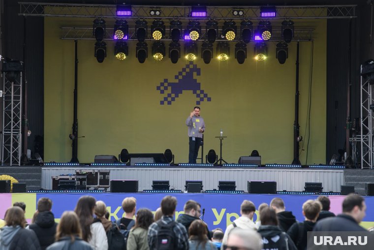 На лекции пришло сотни людей