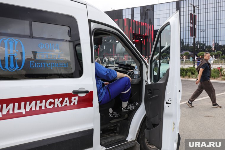 На месте дежурили бригады скорой помощи