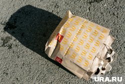 Производство бумажных пакетов требует много древесины и других ресурсов