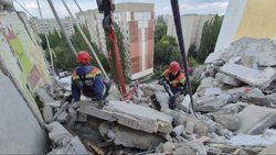 Поисковые работы в разрушенном взрывом доме в Саратове будут вестись всю ночь. Фото