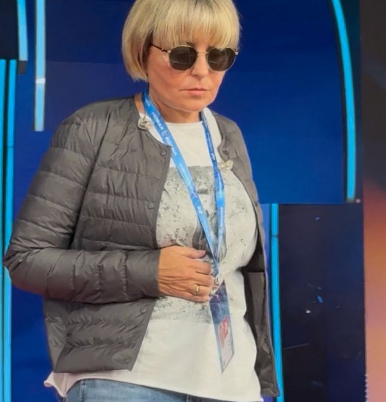 Варум появлялась на репетициях в джинсах и футболке