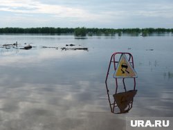 В Нижневартовске в районе Палиевских дач из-за паводка утонул грузовик (архивное фото) 