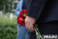 В Москве в день ветерана боевых действий возлагают цветы к памятнику воинам-интернационалистам у Поклонной горы 