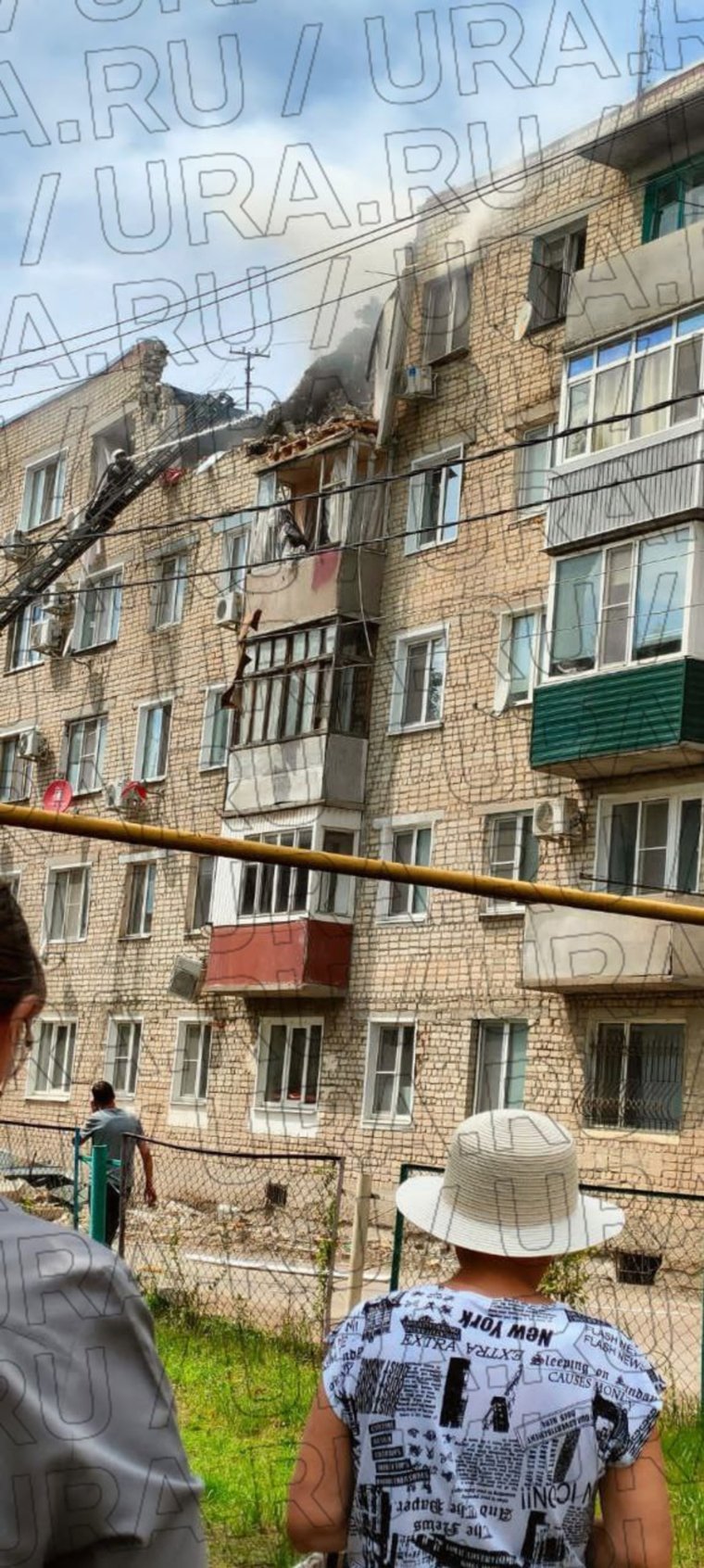 Из-за взрыва газа повреждены три квартиры