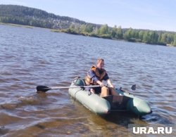 Подростка эвакуировали на лодке