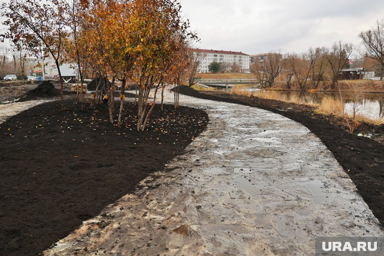 В Кургане на месте снесенных домов появилась прогулочная зона