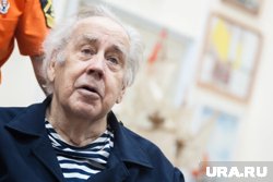 Владислав Крапивин родился в Тюмени в 1938 году