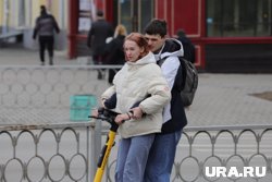 Владельцам кикшерингов предложили собрать патрули для выявления пользователей, которые ездят на самокатах вдвоем