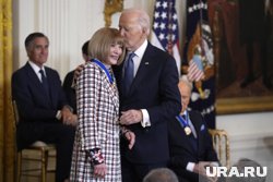Президент США Джо Байден вручил Анне Винтур Президентскую медаль Свободы - высшую гражданскую награду в Соединенных Штатах.