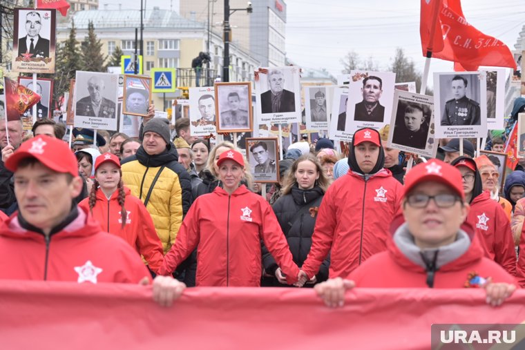 В шествии приняли участие 50 тысяч человек, среди которых были пермские депутаты, чиновники и силовики
