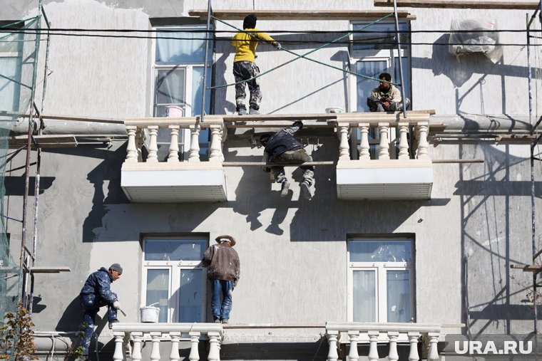 В Шадринске ведутся работы по обновлению фасадов многоэтажек (архивное фото)