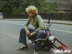 В детстве братья часто хулиганили, играли на гитаре и постоянно читали приключенческие романы