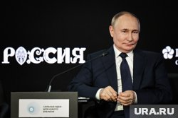 Владимир Путин не отказал в фотографии мальчишке из Китая, когда был с визитом в этой стране 25 лет назад 
