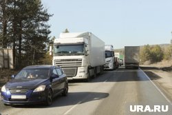 Фуры с армянским коньяком застряли на границе Грузии и России