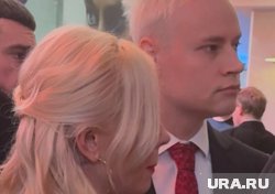 Певец Ярослав Дронов и Екатерина Мизулина появились вместе на премьере фильма «Август» 