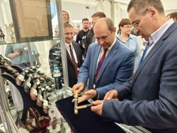 Изделия златоустовских оружейников отличаются высоким мастерством исполнения
